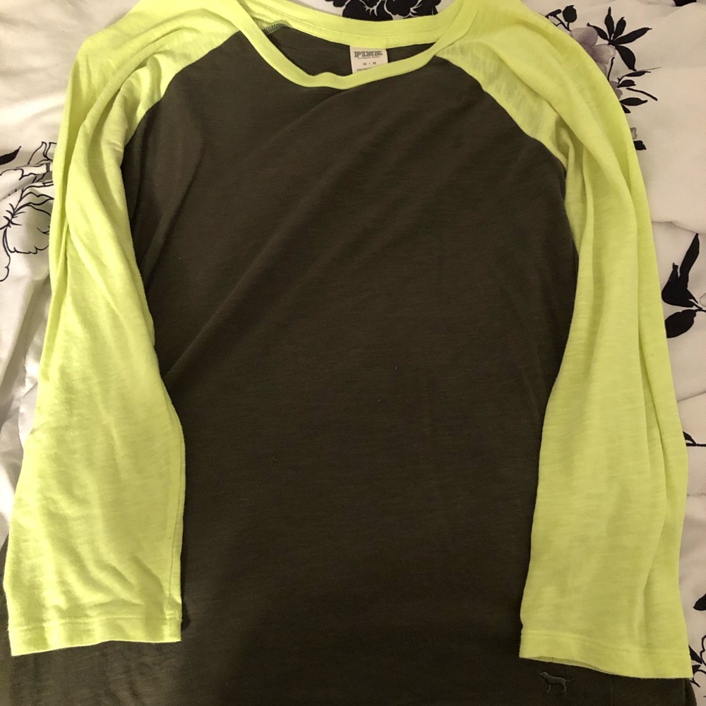 Women’s PINK top
